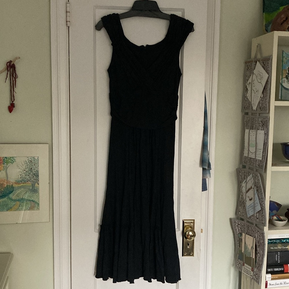 PERUVIAN CONNECTION black dress, beautiful V-Neck Size Small